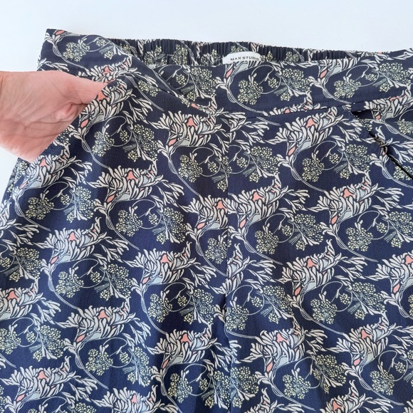 Max Studio Women’s Crepe Floral Cropped Wide Leg Pants-Navy Blue-Size Medium EUC - Picture 4 of 13